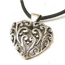禾場925銀海盜系列 心型鏤空花復古銀吊墜，贈純皮項鏈，詮釋個性與浪漫